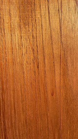 Madera fina "Cedro Rojo".