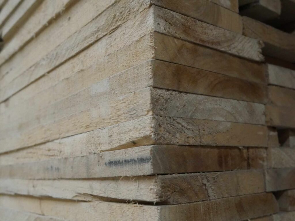 Stack de madera fina Cottonwood | Imagen tomada por Maderas y Materiales JR